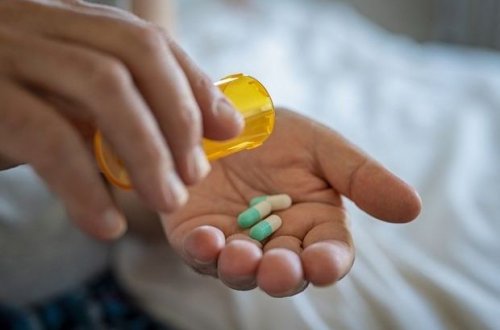 Sevgilisindən ayrılan gənc özünü dərmanla zəhərləyib