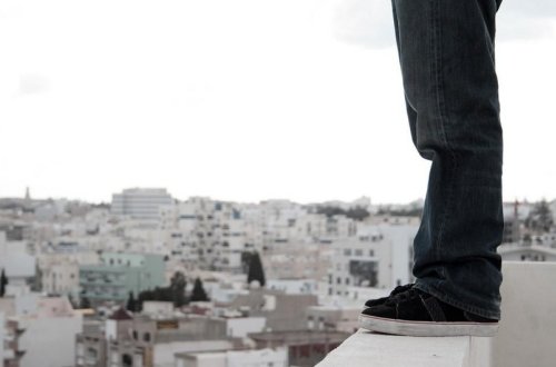 Xırdalanda bir nəfər intihara cəhd edir