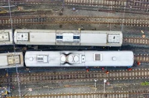 Hindistanda dəmiryolunun mühafizəçisi qatara atəş açıb: 4 ölü var