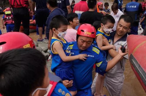 Çində son 140 ilin ən güclü yağışı yağıb