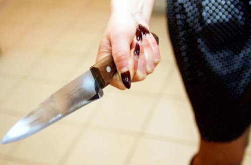 Qadın keçmiş ərinin ikinci arvadını bıçaqladı - TƏFƏRRÜAT