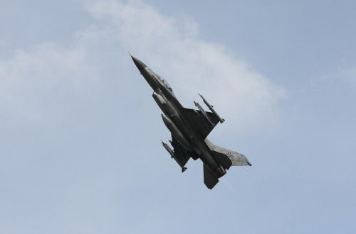 Ukraynalı pilotların F-16 qırıcılarını idarə etmək üçün nə vaxt təlimə başlayacaqları açıqlanıb