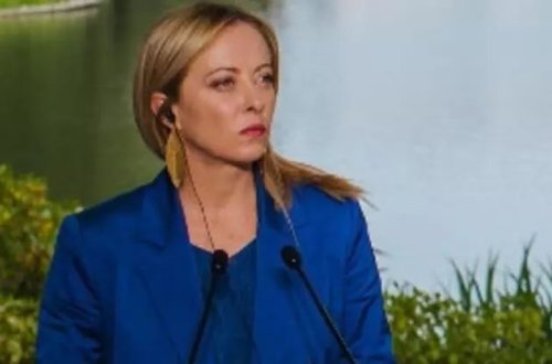 İtaliyanın baş naziri özünü 