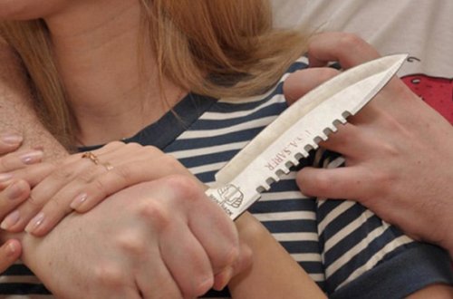 Bakıda DƏHŞƏT: Ər küçənin ortasında arvadını öldürdü