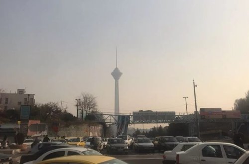 İranda hava çirkliliyinə görə təhsil dayandırılıb