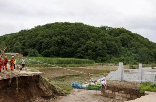 Çində daşqın hadisəsi baş verib: 14 ÖLÜ