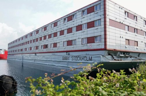 İngiltərədə miqrantların qalacağı gəmiyə birinci qrupu yerləşdirməyə başlayıb