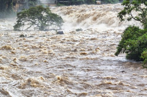 Çində çayın daşması üç nəfərin həyatına son qoyub