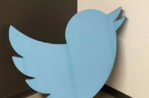 Musk Twitter-in əşyalarını hərraca çıxarır