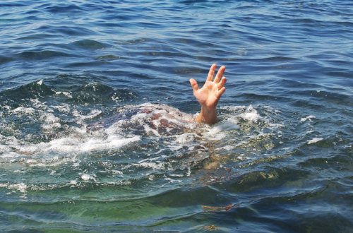 Novxanıda 1 nəfər dənizdə batıb