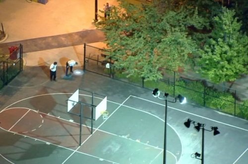 Filadelfiyada idman meydançasında gənclərə atəş açılıb, ölənlər var