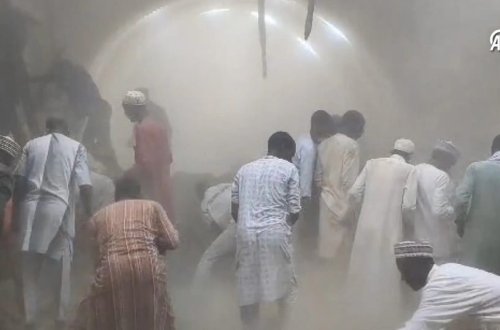 Nigeriyada 186 illik tarixi məscid uçub: 10 nəfər ölüb