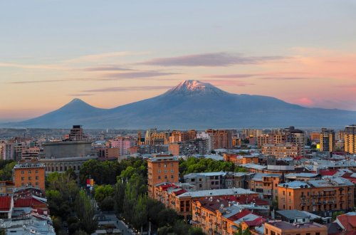 Ermənistanda keçmiş nazir və İrəvanın sabiq meri, ailə üzvləri Baş Prokurorluğa çağırılıb
