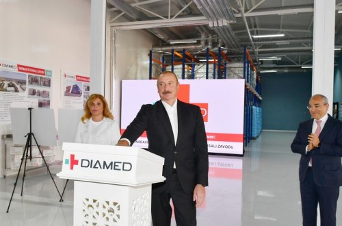İlham Əliyev Bakıda “Diamed” dərman istehsalı zavodunun açılışında iştirak edib