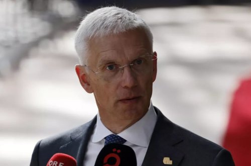 Latviyanın baş naziri istefa verdiyini açıqlayıb