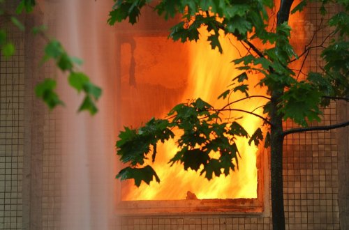 Rusiyada naməlum şəxs hərbi komissarlığı yandırmağa cəhd göstərib