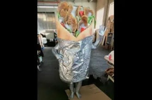 Kanadada dönər paltarı 12 min dollara satıldı