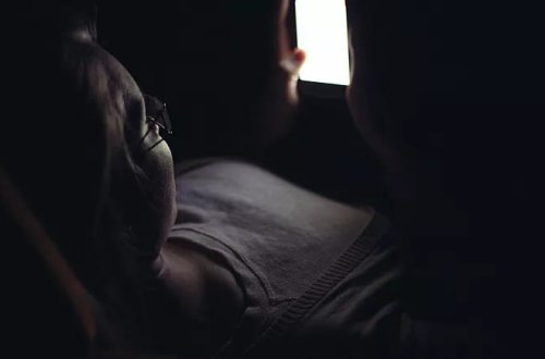 Keçmiş sevgilisinin şəkillərini paylaşan şəxsə 1,2 milyard dollar cərimə kəsilib