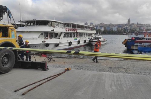 İstanbulda avtobus dənizə düşdü - Video