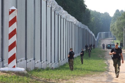 Ukrayna Belarusla sərhədi gücləndirir, əraziyə əlavə qoşun yığır