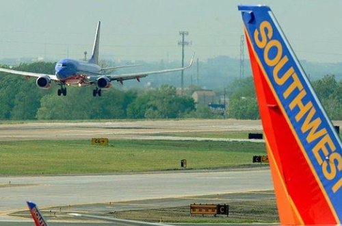 “Boeing 737” tipli təyyarə havaya qalxdıqdan təxminən yarım saat sonra yerə enib