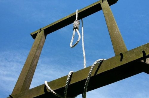 İranda daha üç nəfər edam olundu - FOTO