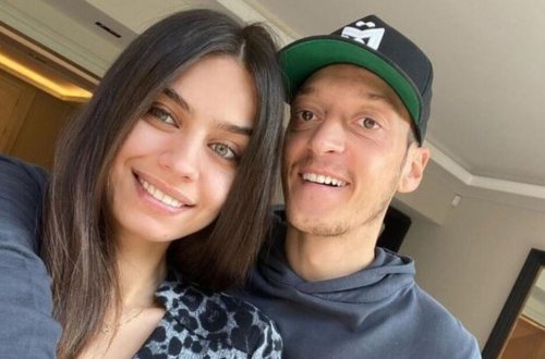 İlk dəfə qızının üzünü göstərdi - FOTO