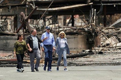 ABŞ prezidenti Bayden təbii fəlakətin baş verdiyi Havay adalarına səfər edib
