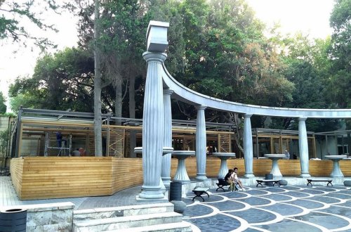 Bakının Fəvvarələr meydanındakı qanunsuz tikinti işlərinin qarşısı alınıb