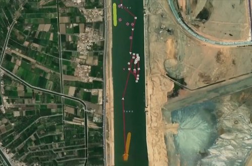 Misir Süveyş kanalından keçən iki tanker gəmisində nasazlıq yarandığını açıqladı