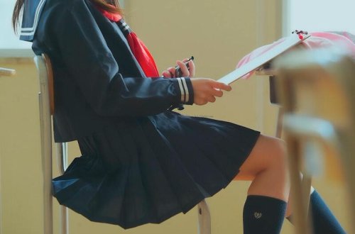 Fransa məktəblərdə müsəlman geyimlərini qadağan edəcək