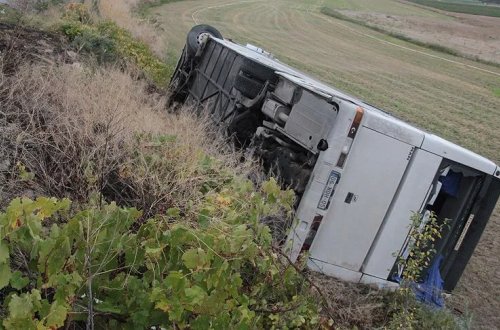 Kərbəlaya zəvvar daşıyan avtobus AŞDI: 20 ÖLÜ