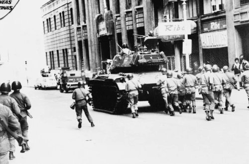 ARAŞDIRMA: Uğursuz çevriliş cəhdləri hakimiyyəti şəxsiləşdirir