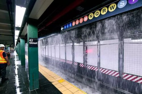 Nyu Yorkda 127 illik su şəbəkəsi partlayıb