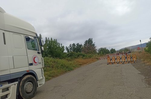 Diplomatik korpus Ağdam-Xankəndi yolunda Azərbaycan Qızıl Aypara Cəmiyyətinin ərzaq yüklərinin yerləşdiyi məntəqə ilə tanış olacaq