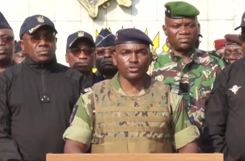 Qabonda Nguema keçid hökumətinin lideri oldu