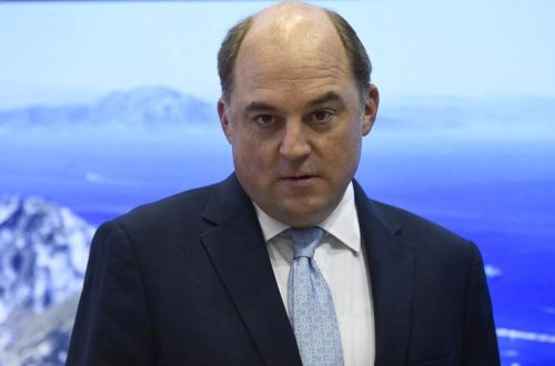 SON DƏQİQƏ: İngiltərənin müdafiə naziri istefa verdi