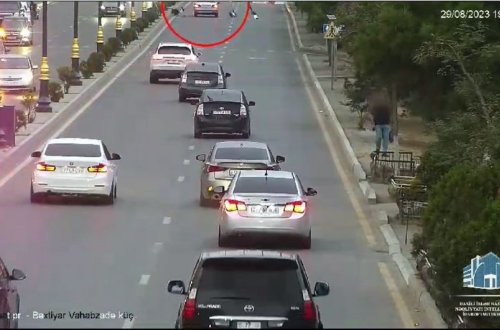 Bakıda avtomobilin piyadaları vurduğu anın görüntüləri - VİDEO