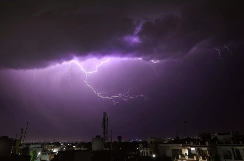 Hindistanda 2 saatda 61 min ildırım vurdu: 12 ölü var