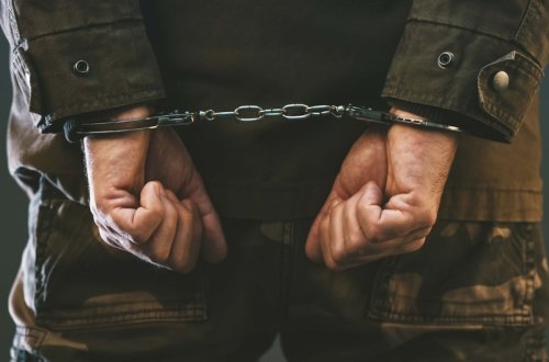 Rüşvət müqabilində avtomobil idxalını qanunsuz həyata keçirən daha bir vəzifəli şəxs ifşa olunub