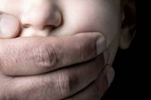 Bakıda film kimi olay: Azyaşlını oğurlayıb atasından 200 min tələb etdilər