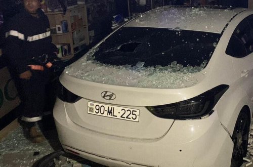 Bakıda kişi keçmiş arvadının maşınını qaçırıb mağazaya çırpdı - FOTO