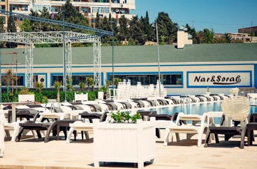 “Nar Şərab”da insident: Avtomobillə restoranın həyətinə daxil oldu...