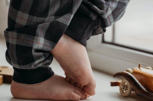 В поселке Бина 6-летний ребенок упал со второго этажа