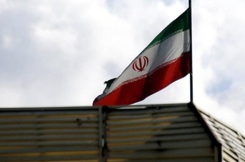 İranın Parisdəki səfirliyinin giriş qapısı yandırılıb