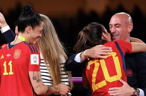 İspaniya Futbol Federasiyasının prezidenti istefa verib