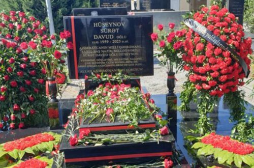 Surət Hüseynovun məzardaşına bu sözlər yazıldı (FOTO)