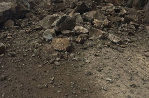 Oğuzda torpaq sürüşməsi olub