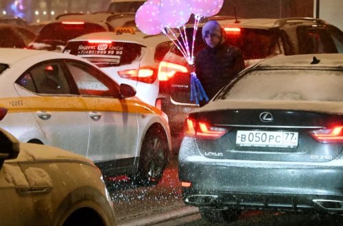 Estoniya Rusiya nişanlı avtomobillərin ölkəyə girişini qadağan etdi