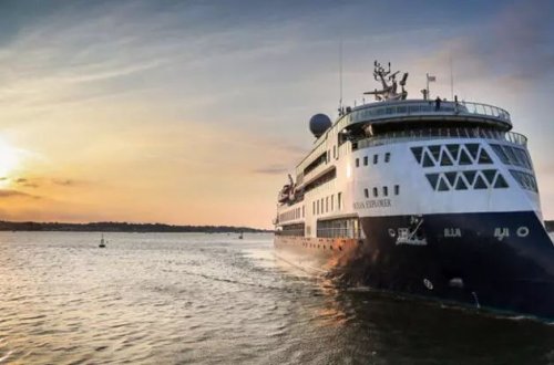 Qrenlandiyada lüks kruiz gəmisi quruya çırpılıb